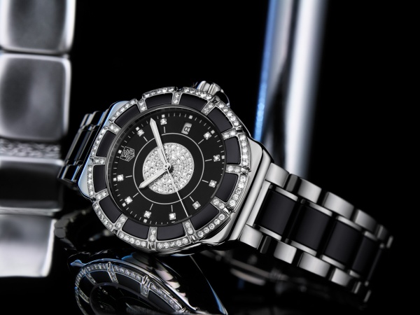 Tag Heuer released a new Formula 1 Lady Steel & Ceramic Pavee Diamond Watch